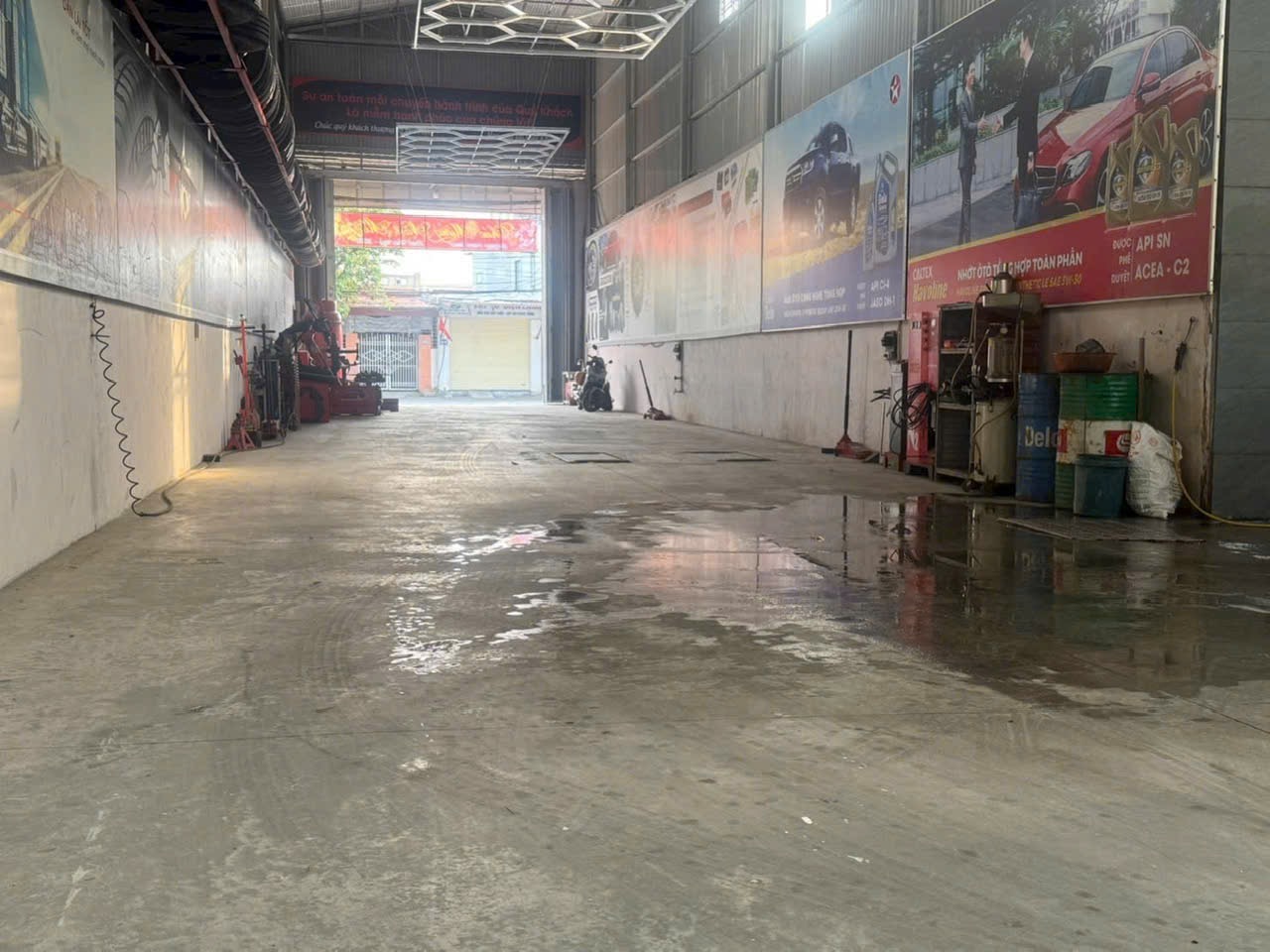 Ảnh Hoàng Quốc Việt — Vũ Nhà Phố