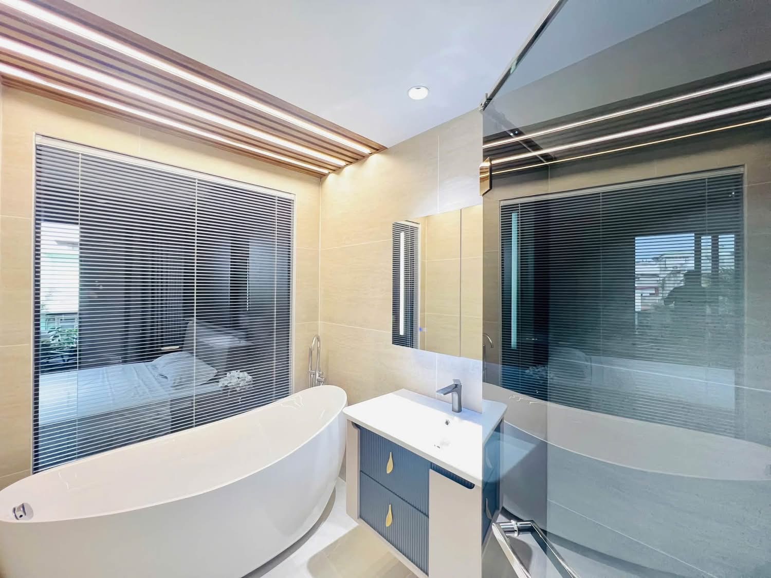 Ảnh Lâm Tường — Vũ Nhà Phố