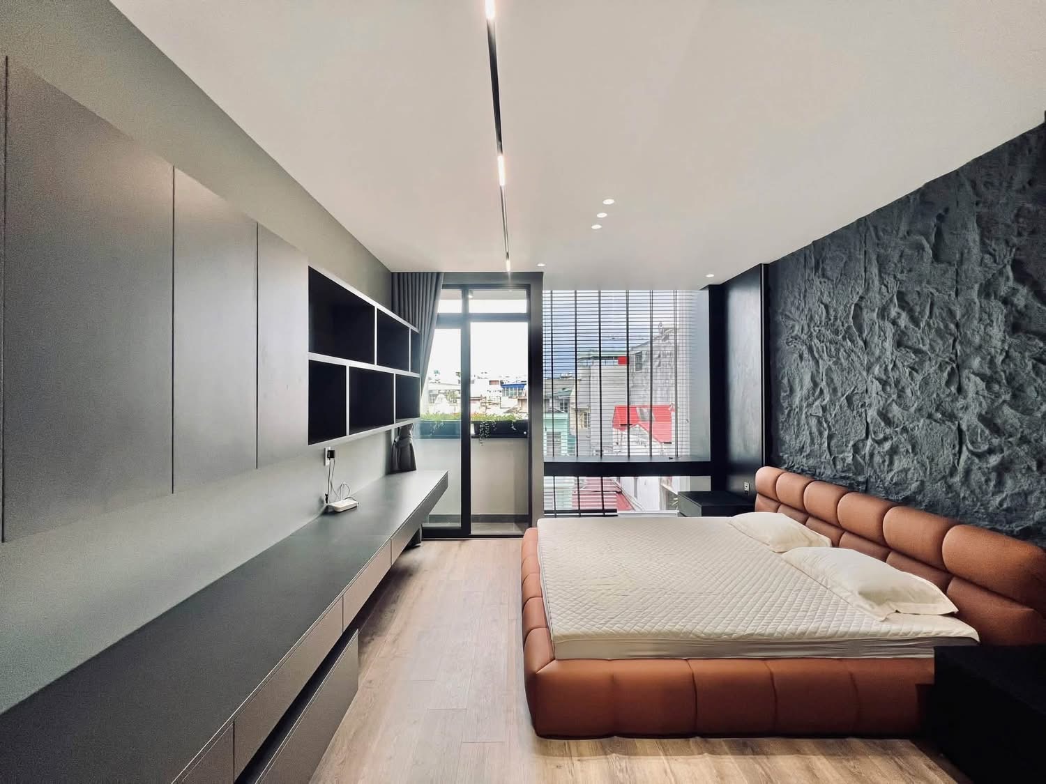 Ảnh Lâm Tường — Vũ Nhà Phố