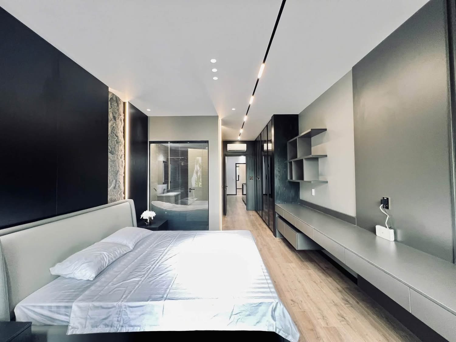 Ảnh Lâm Tường — Vũ Nhà Phố
