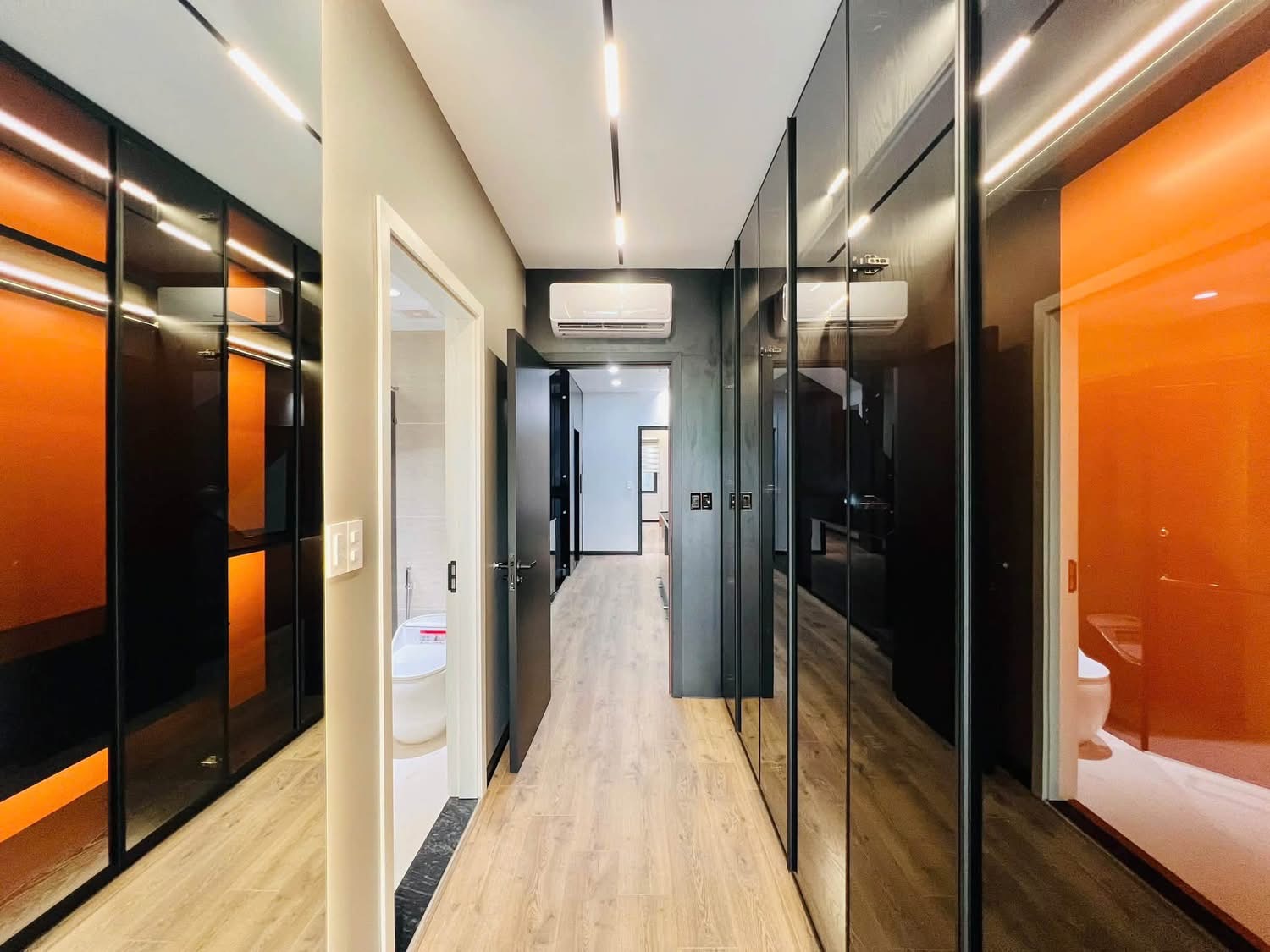 Ảnh Lâm Tường — Vũ Nhà Phố