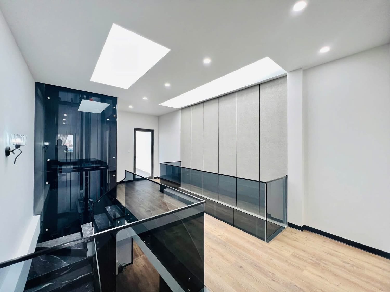 Ảnh Lâm Tường — Vũ Nhà Phố