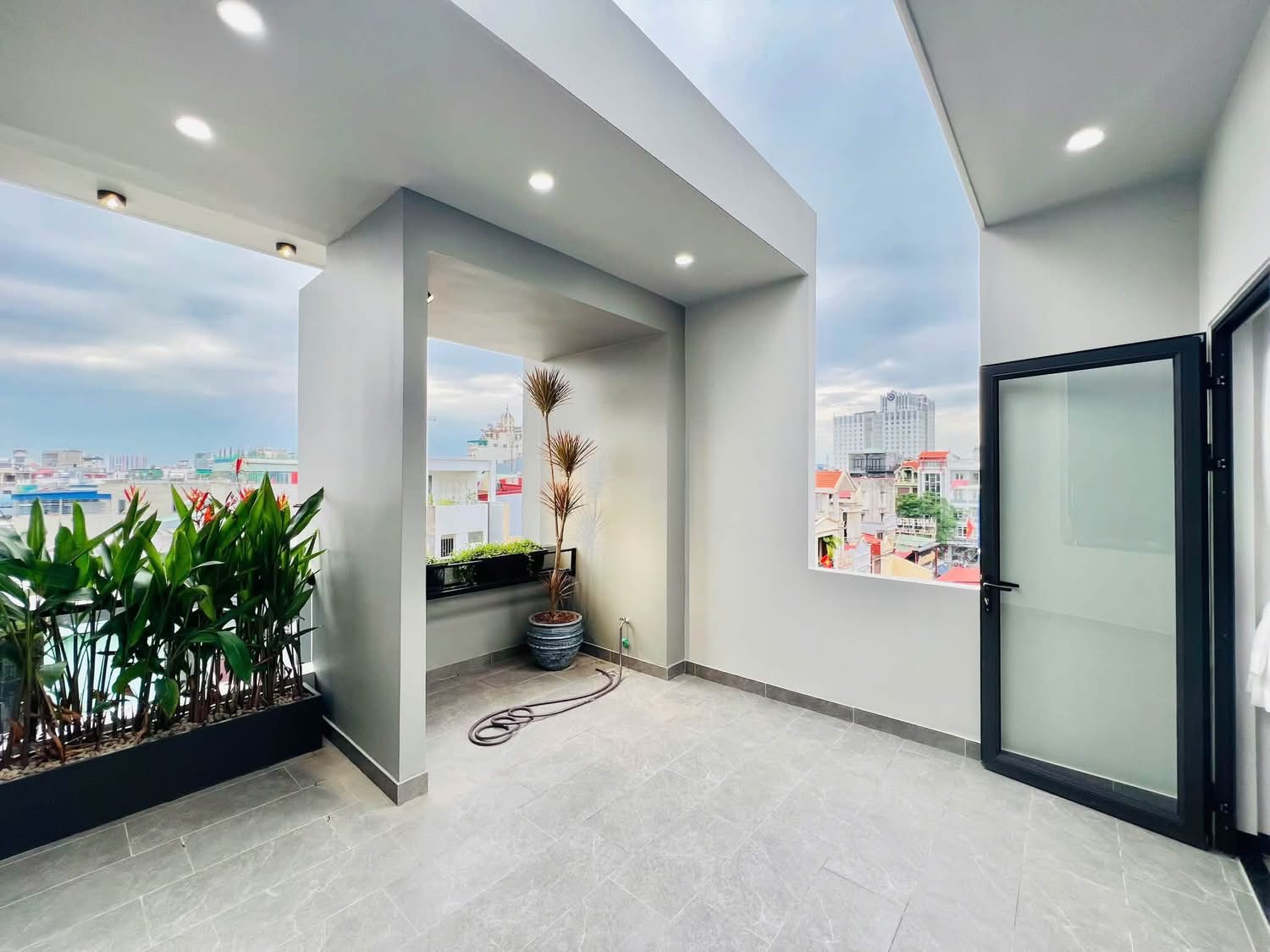 Ảnh Lâm Tường — Vũ Nhà Phố
