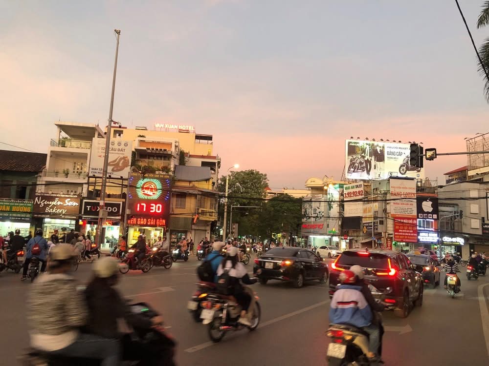 Ảnh Lê Lợi — Vũ Nhà Phố