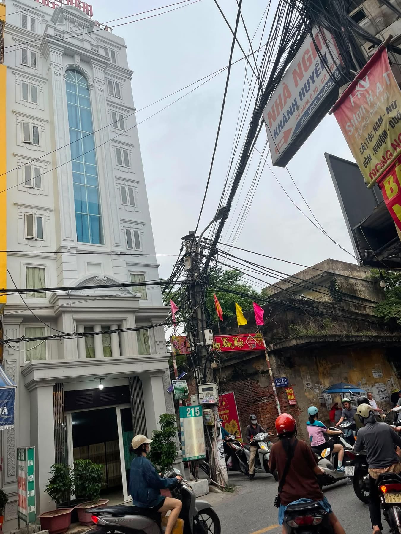 Ảnh Thiên Lôi — Vũ Nhà Phố